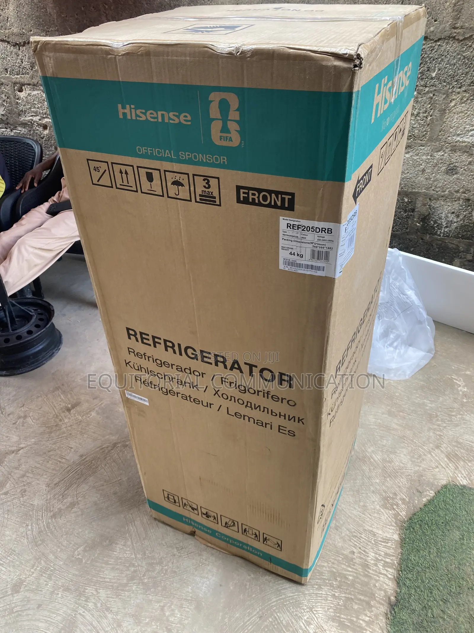Hisense 204L Top Freezer Fridge With Built-in Water Dispenser