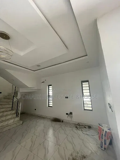 4bdrm Duplex in Ikota for sale