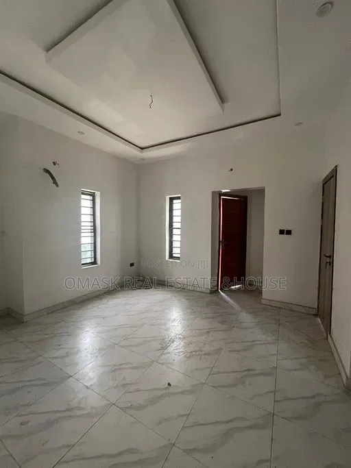 4bdrm Duplex in Ikota for sale