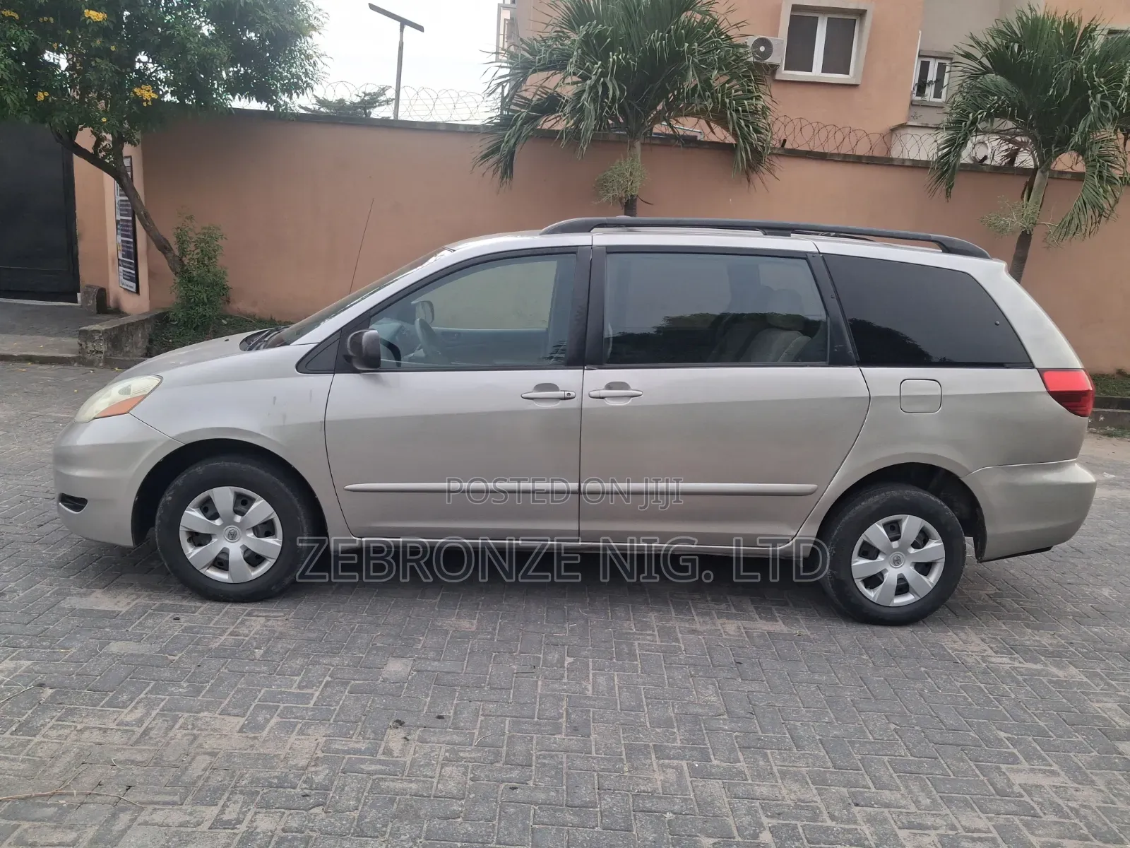 Toyota Sienna LE 4WD 2007 Silver