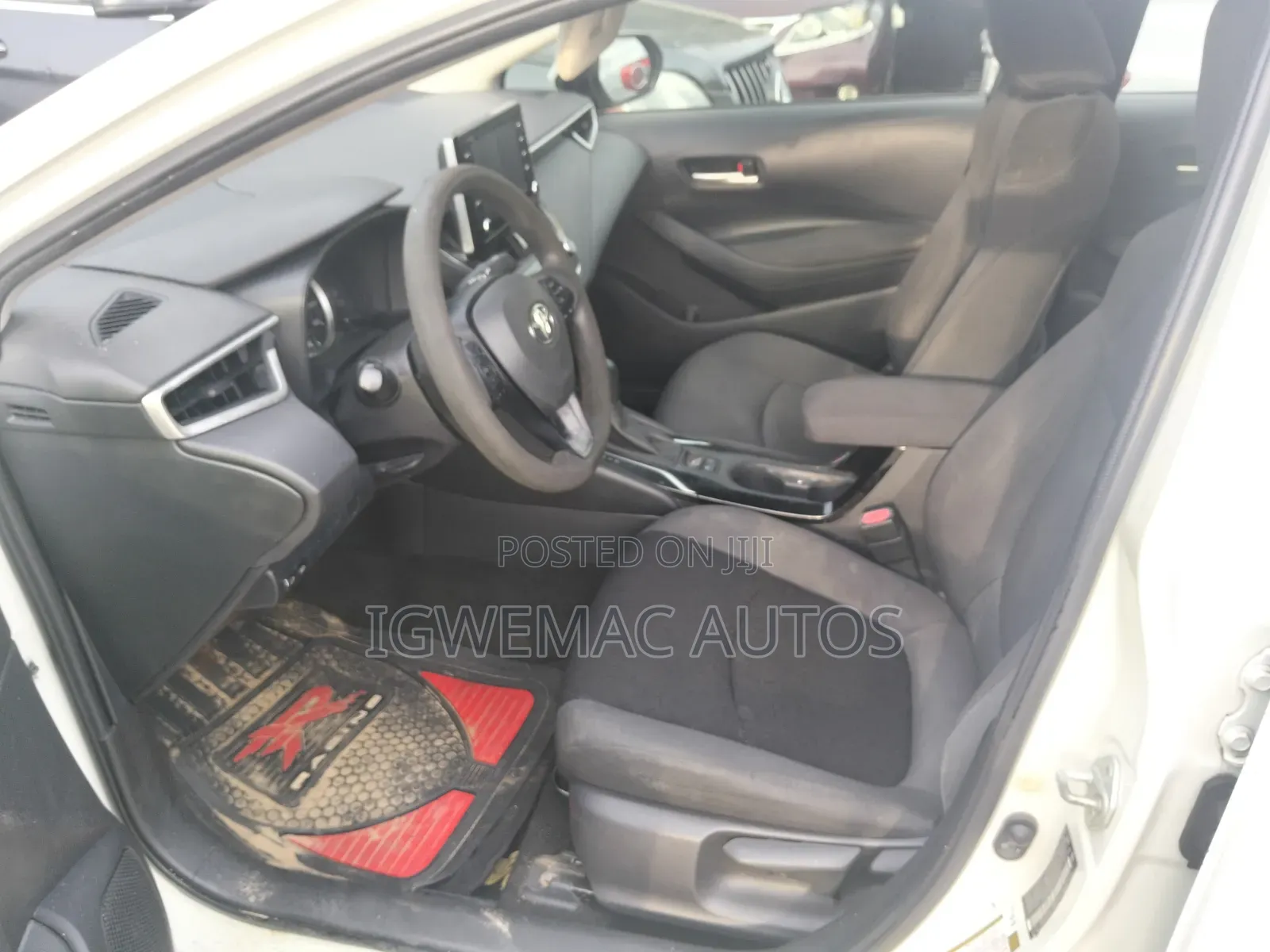 Toyota Corolla LE 2020 White