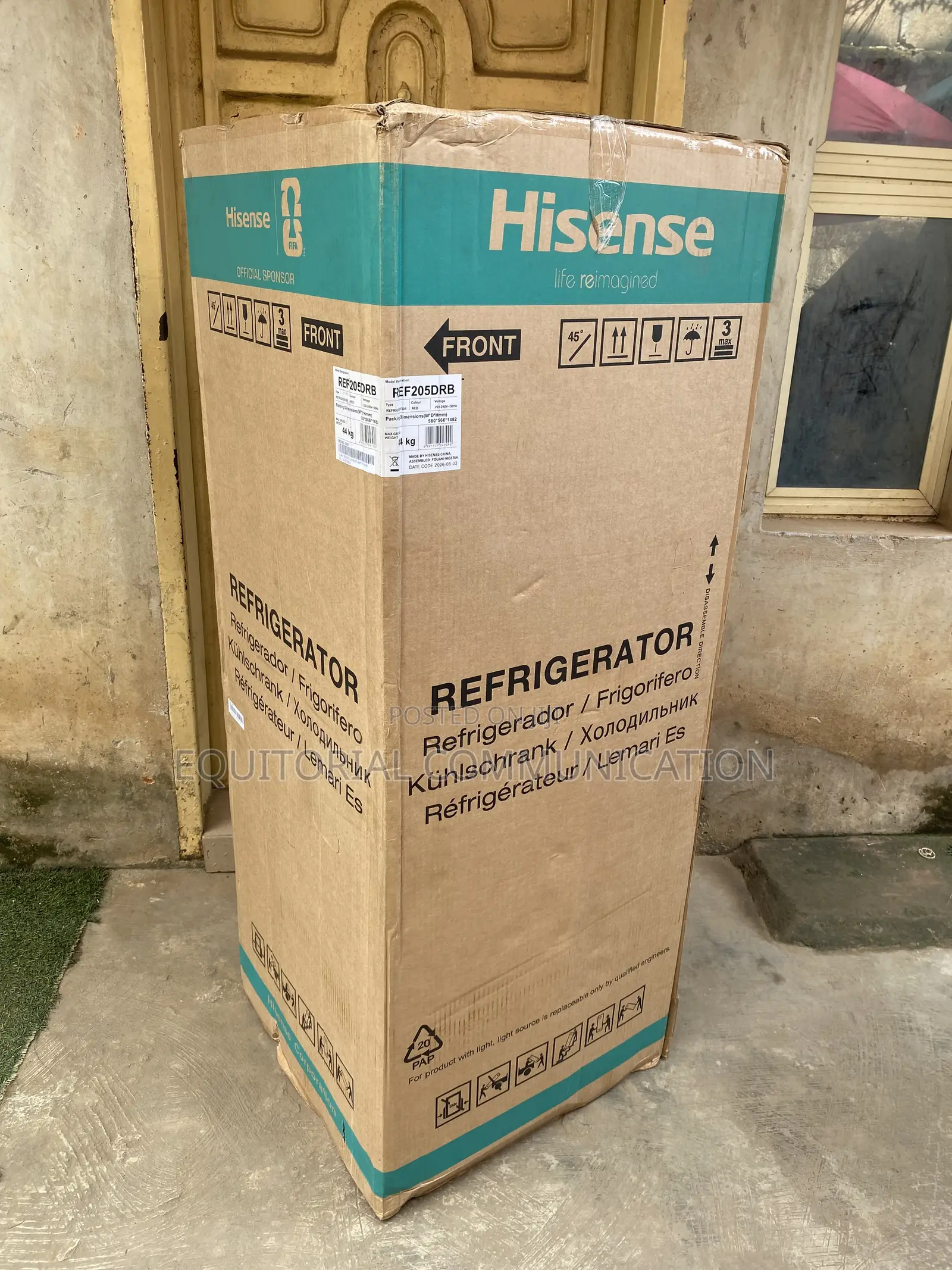Hisense Top Freezer Fridge 204L With Built-in Water DispenserREF205DRB