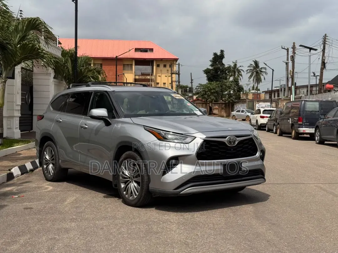 Toyota Highlander 2021 Silver