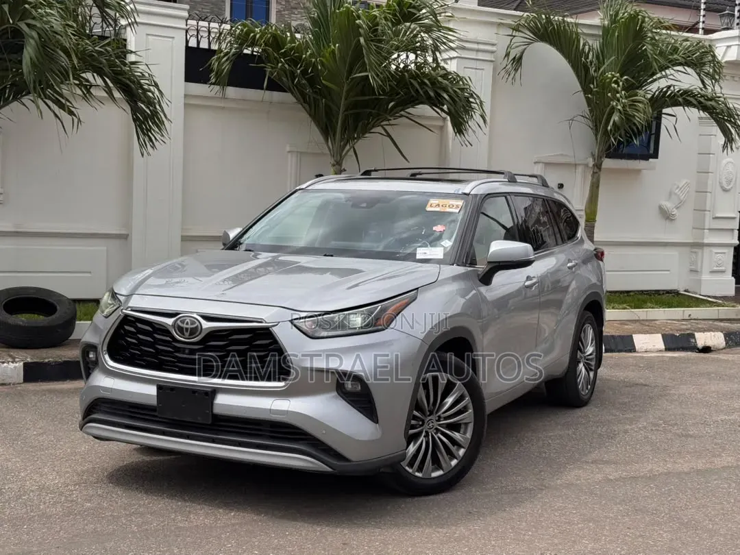 Toyota Highlander 2021 Silver