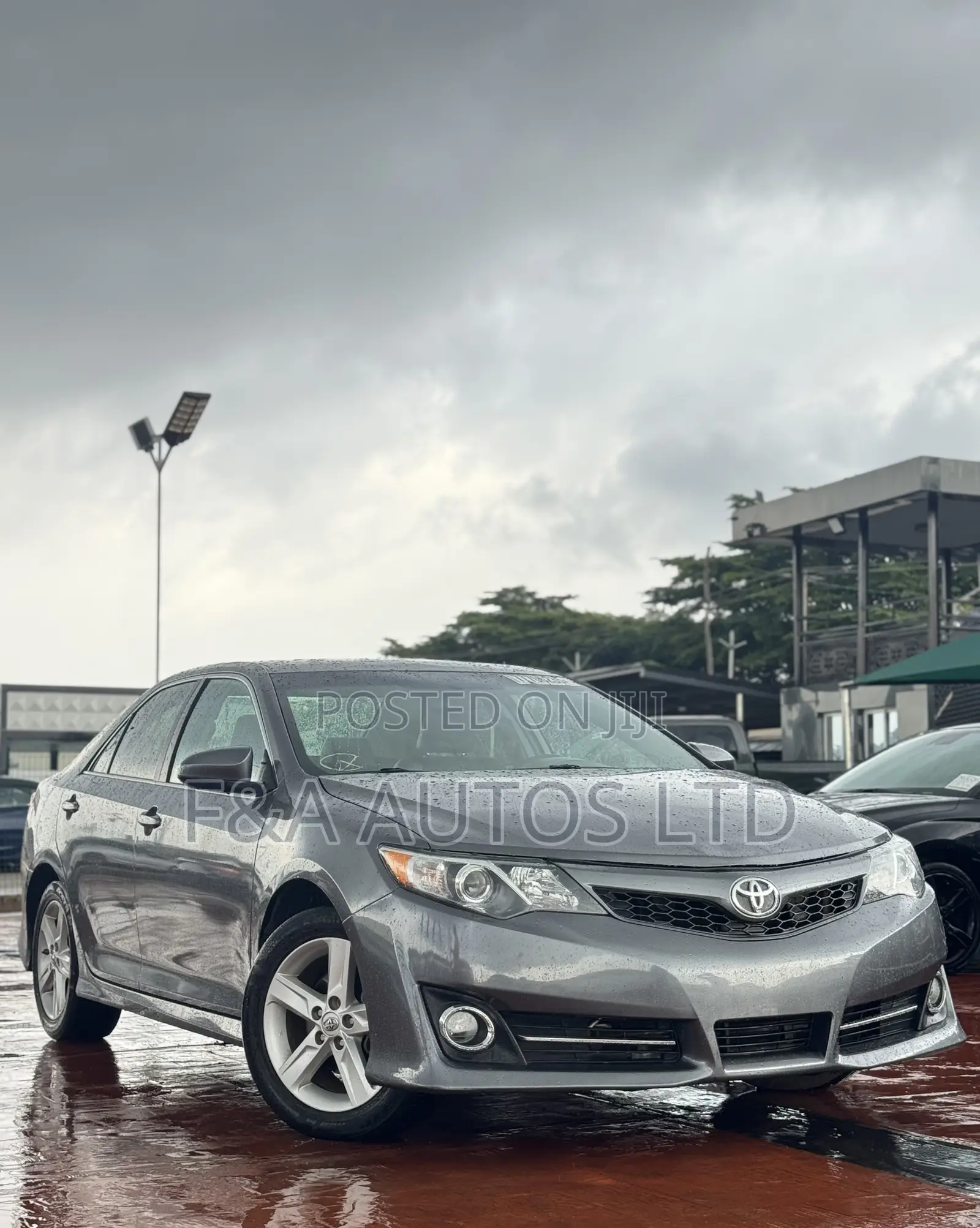 Toyota Camry SE 4dr Sedan (2.5L 4cyl 6A) 2014 Gray