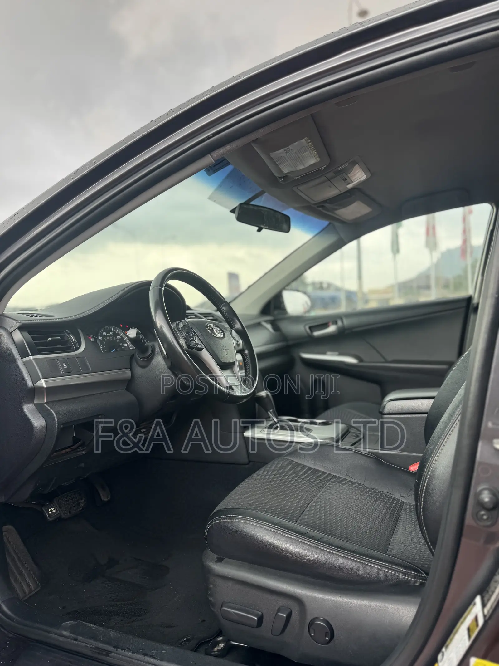 Toyota Camry SE 4dr Sedan (2.5L 4cyl 6A) 2014 Gray