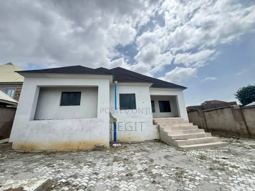 3bdrm Bungalow in Minna for sale