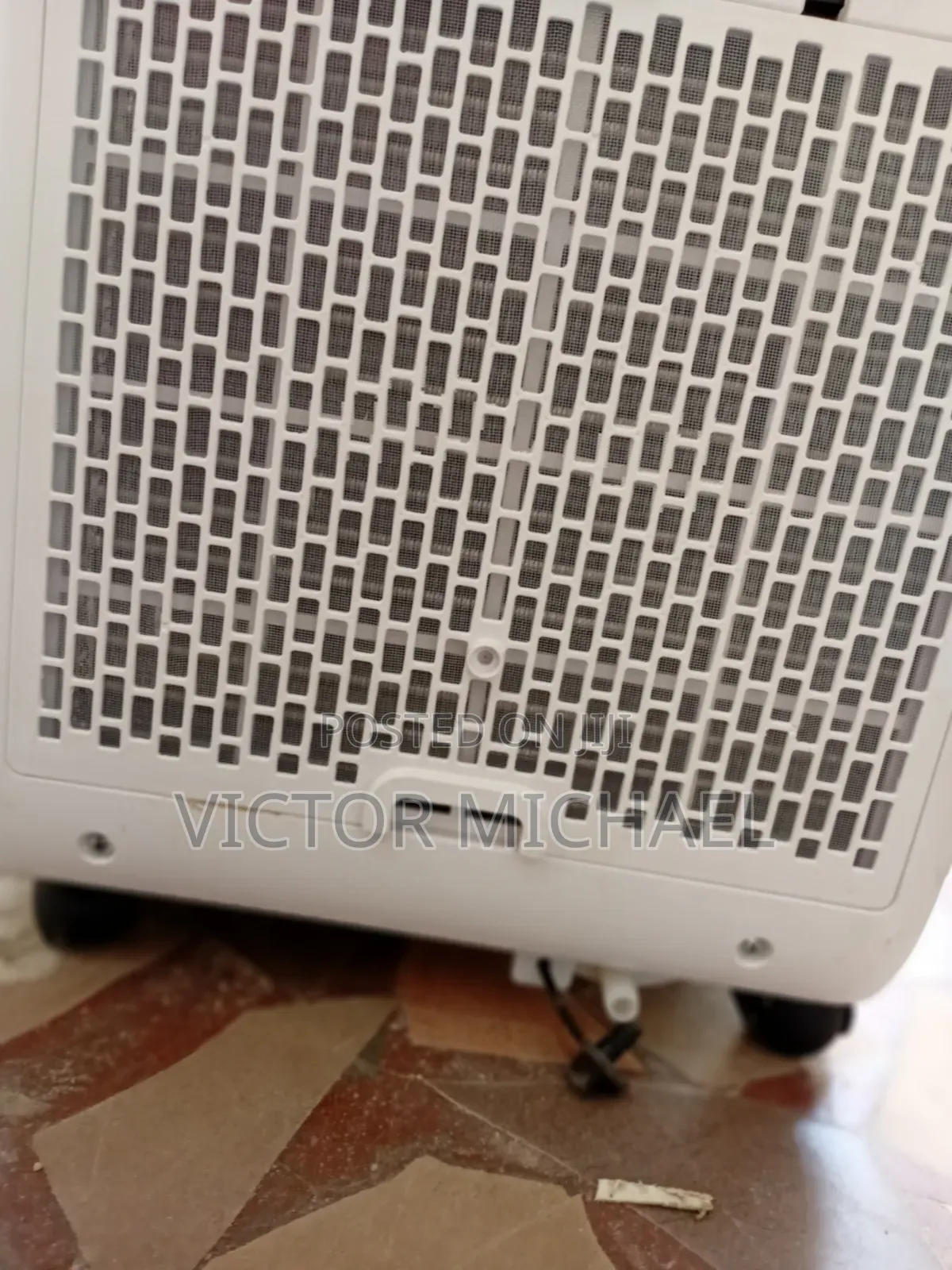 Quality Portable AC /Air Condition UK Used 10,000 BTU Avalla S-360