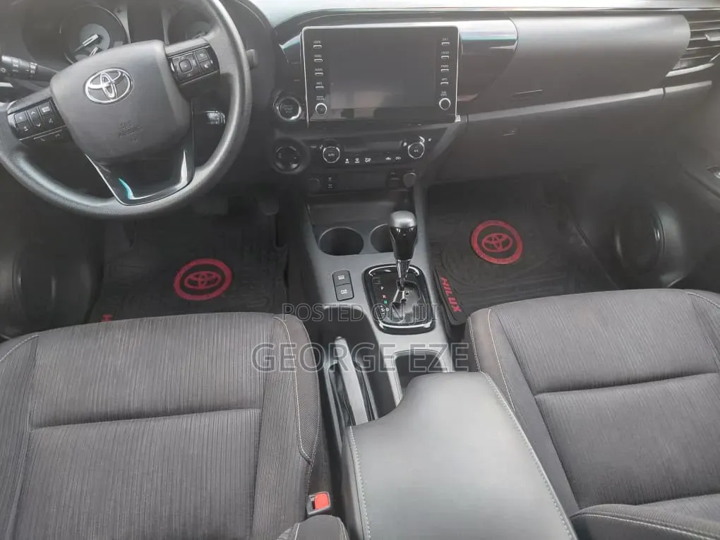 Toyota Hilux 2021 Blue