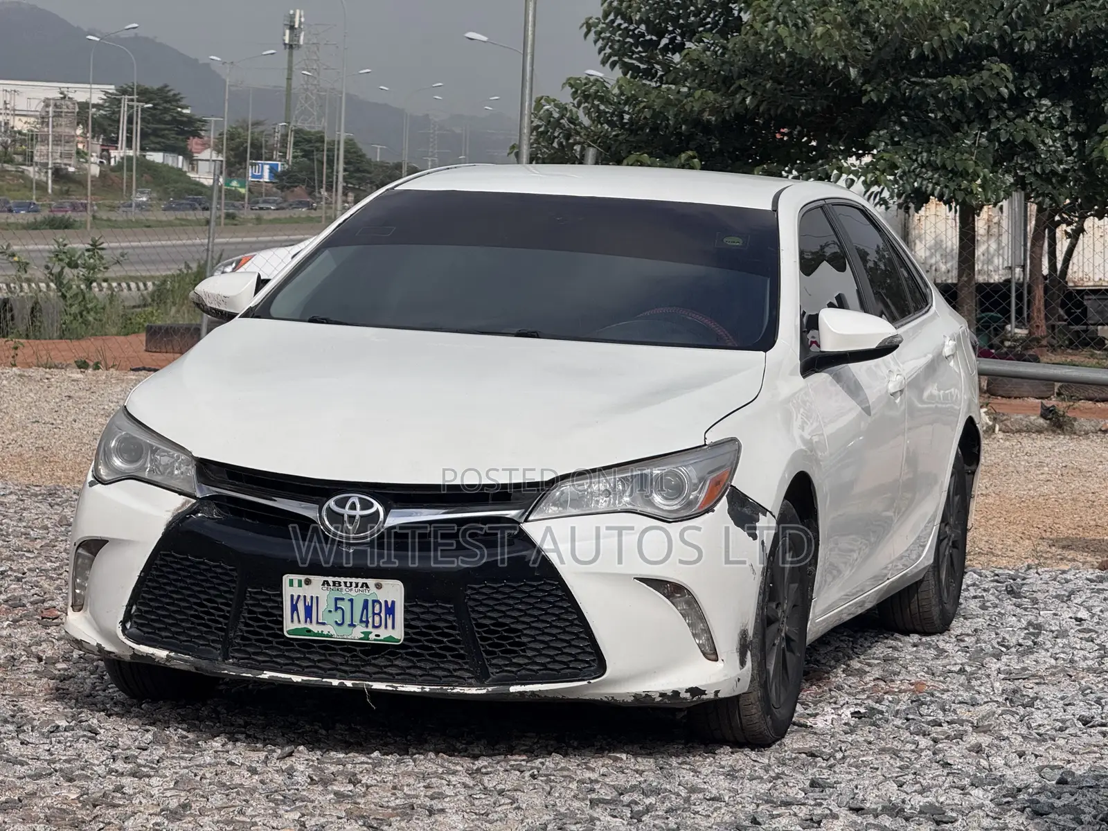 Toyota Camry LE 4dr Sedan (2.5L 4cyl 6A) 2015 White