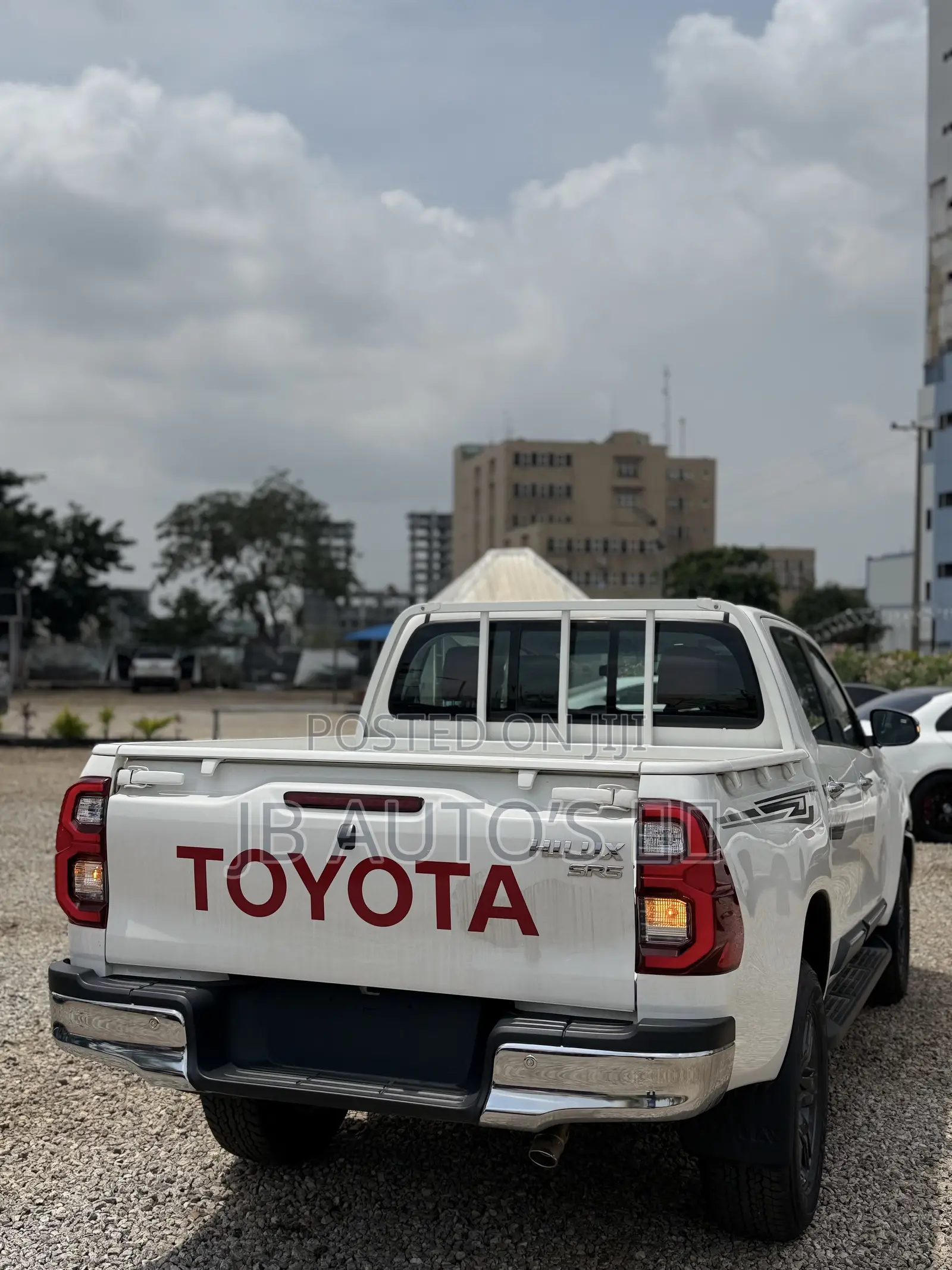 New Toyota Hilux SR5+ 2026 White