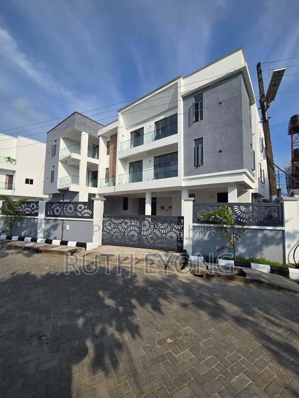 2bdrm Apartment in Osapa london for sale