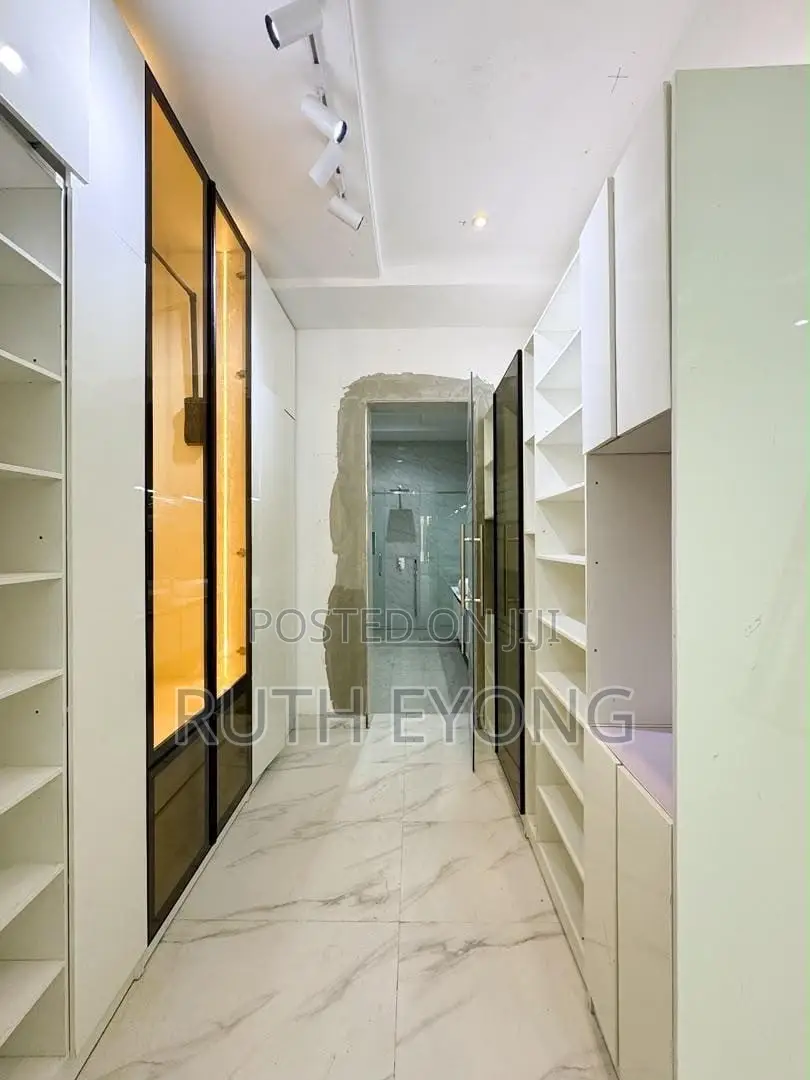 2bdrm Maisonette in Lekki Phase 1 for sale