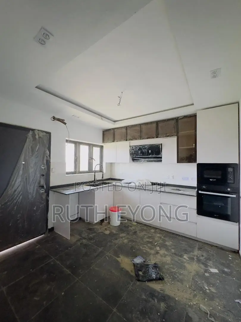 4bdrm Townhouse/Terrace in Ogudu GRA for sale