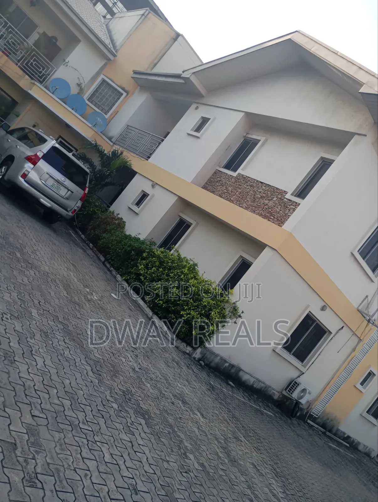 3bdrm Apartment in Lekki Phase 1 for rent