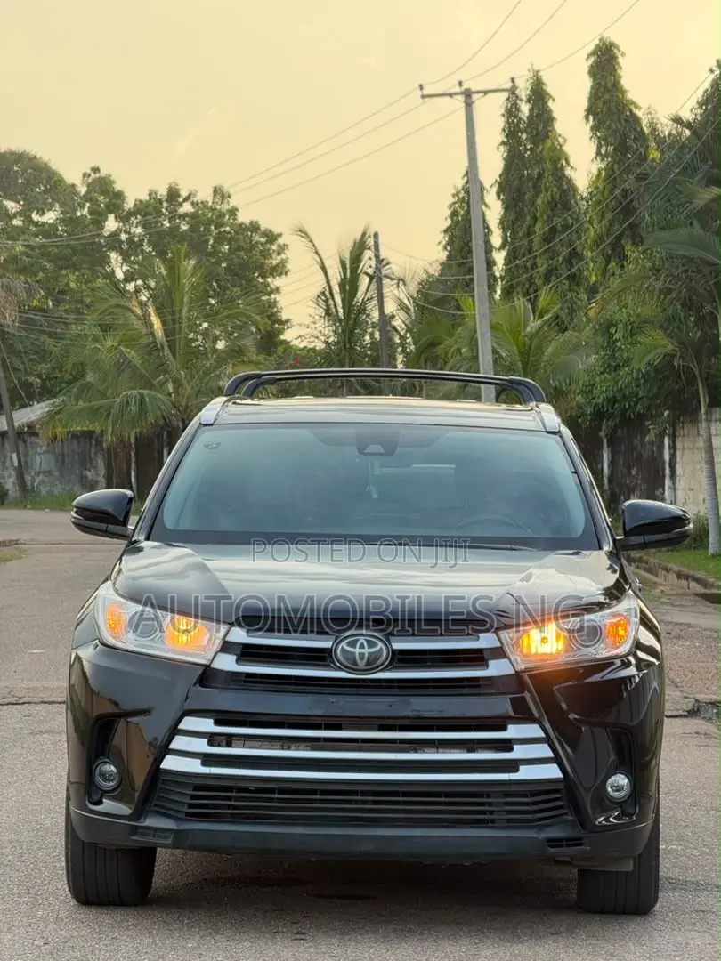 Toyota Highlander XLE 4x2 V6 (3.5L 6cyl 8A) 2018 Black