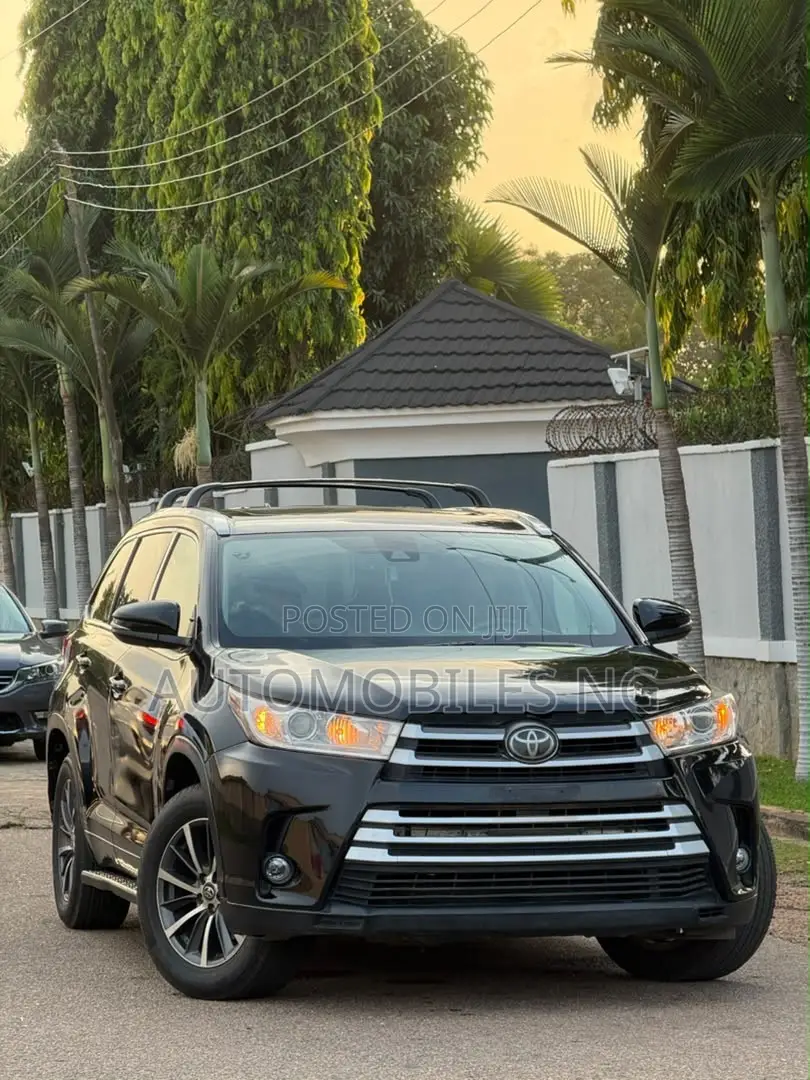 Toyota Highlander XLE 4x2 V6 (3.5L 6cyl 8A) 2018 Black