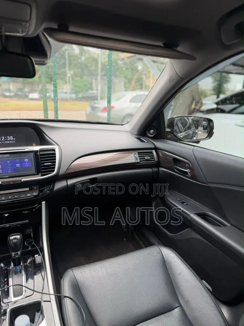 Honda Accord Touring V6 4dr Sedan FWD (3.5L 6cyl 6A) 2017 Brown