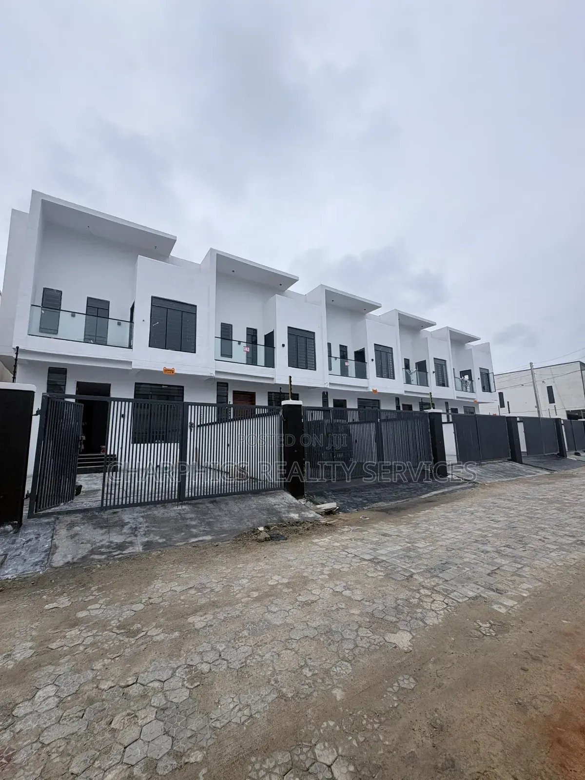 4bdrm Duplex in Ikota for sale