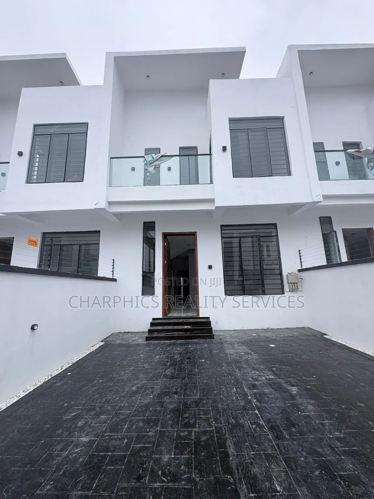 4bdrm Duplex in Ikota for sale