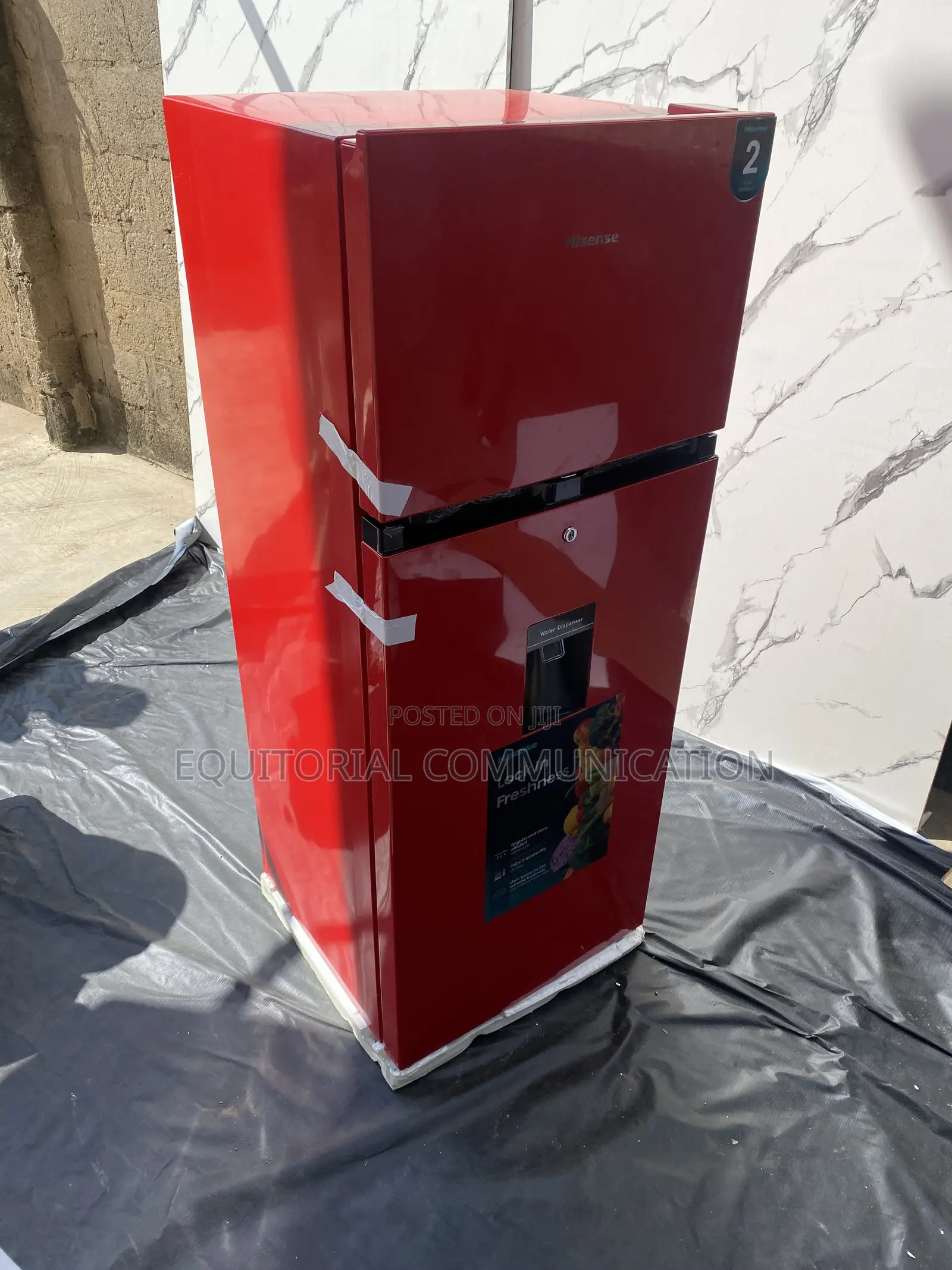 Hisense REF205DRB 204L Refrigerator With Convenient Beverage Access