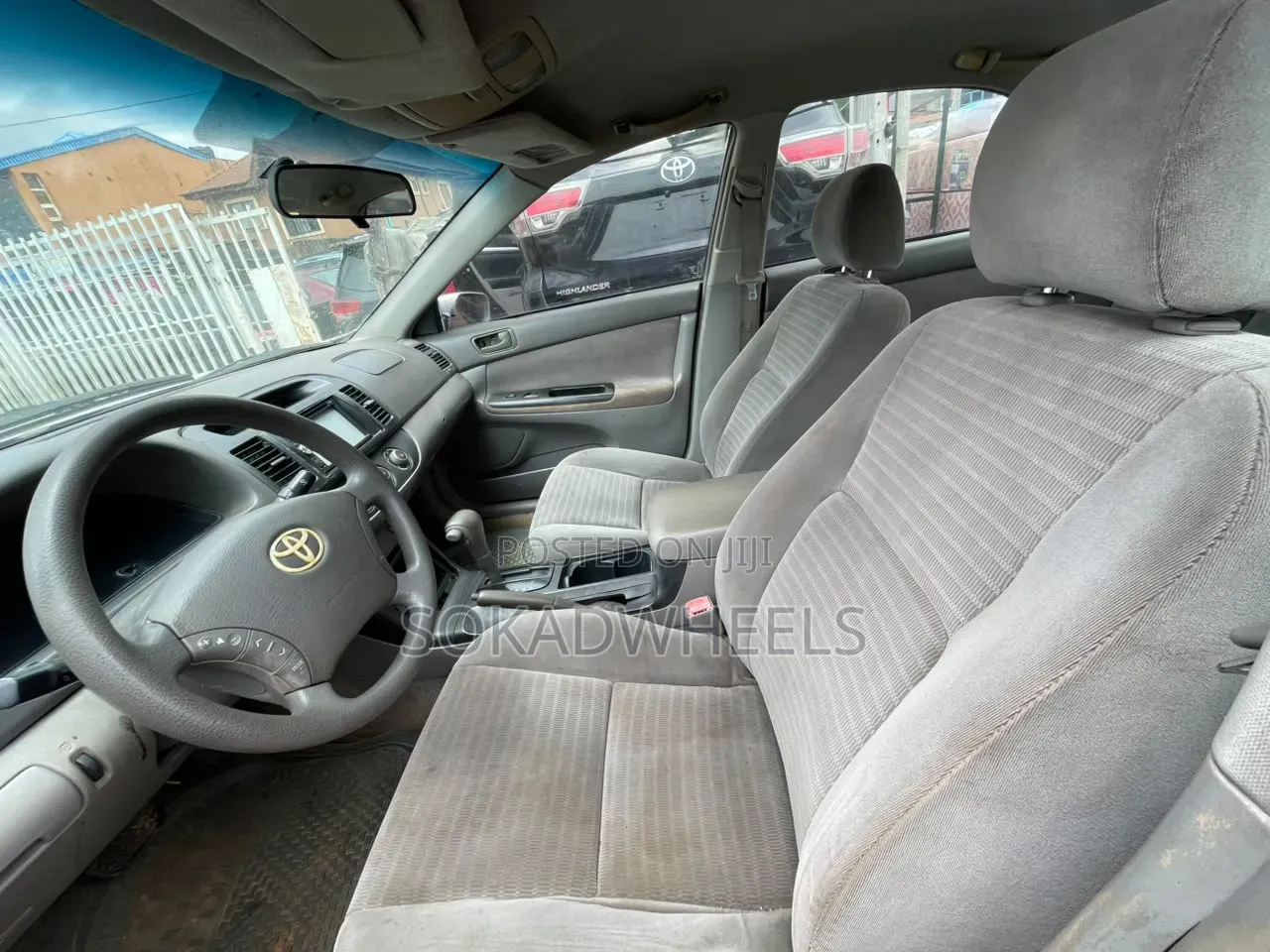 Toyota Camry LE 4dr Sedan (2.4L 4cyl 5A) 2005 Silver