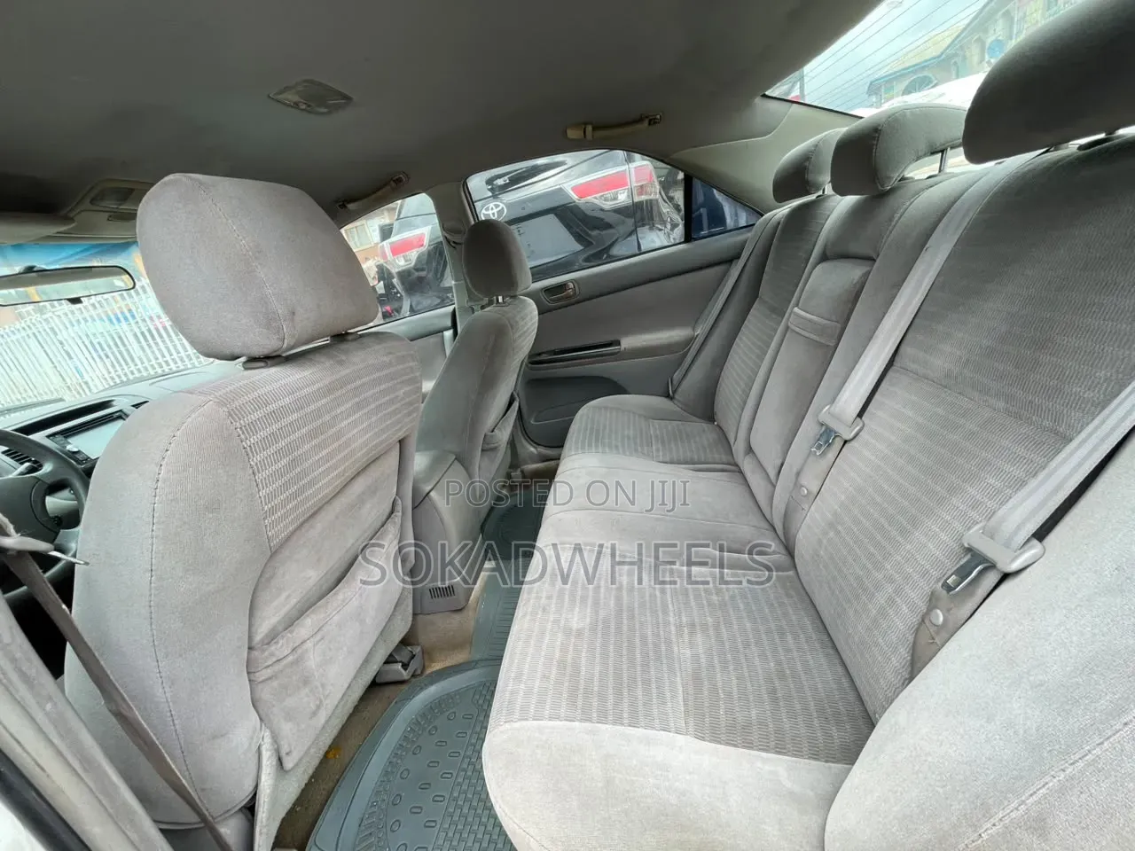 Toyota Camry LE 4dr Sedan (2.4L 4cyl 5A) 2005 Silver