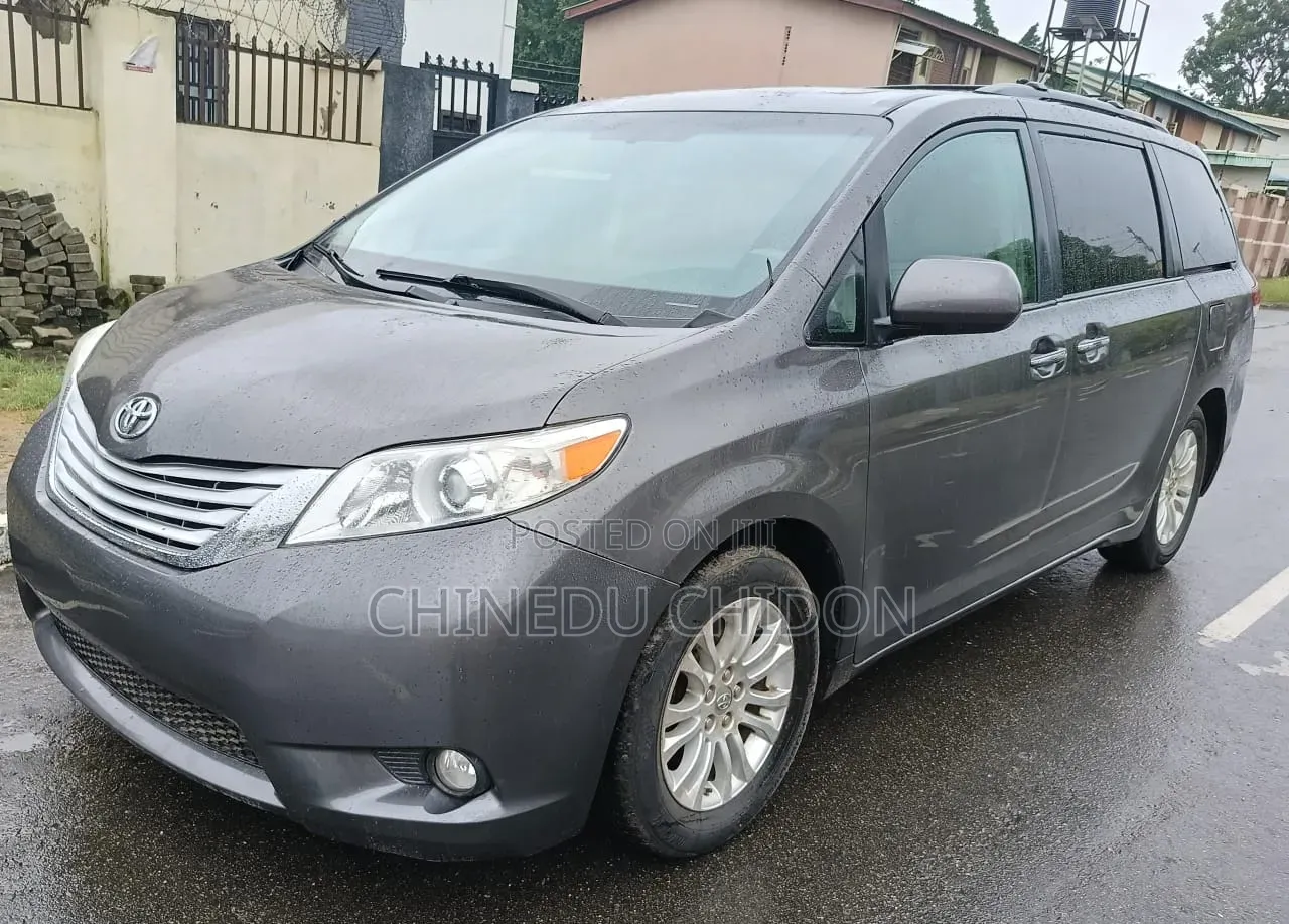 Toyota Sienna 2015 Gray