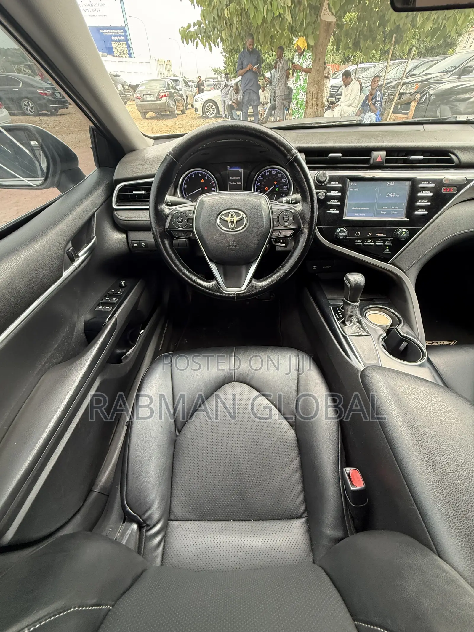 Toyota Camry SE FWD 2020 White