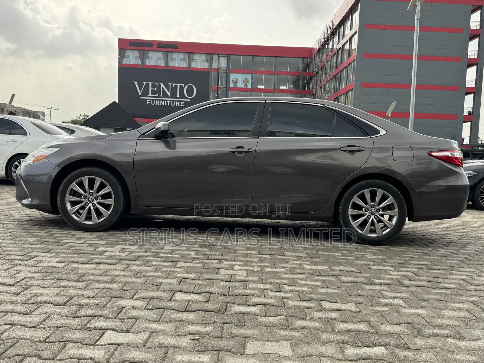 Toyota Camry XLE 4dr Sedan (2.5L 4cyl 6A) 2015 Gray