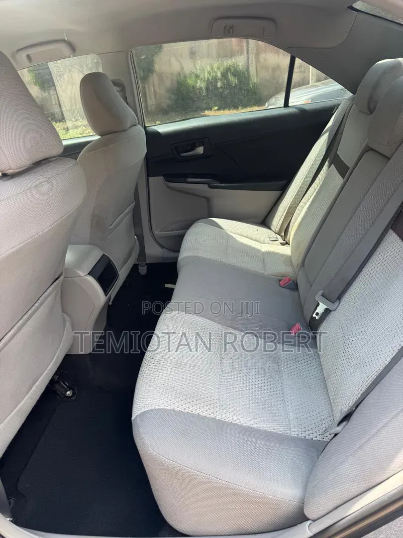 Toyota Camry LE 4dr Sedan (2.5L 4cyl 6A) 2014 Gray