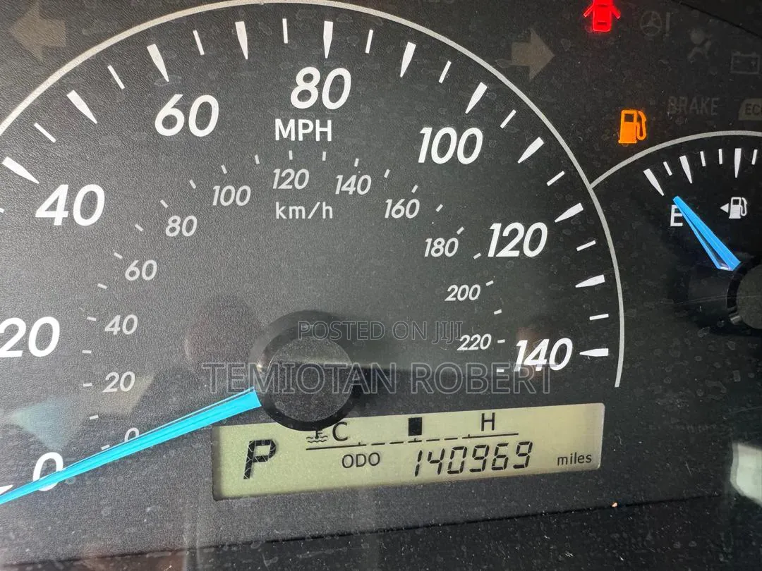 Toyota Camry LE 4dr Sedan (2.5L 4cyl 6A) 2014 Gray