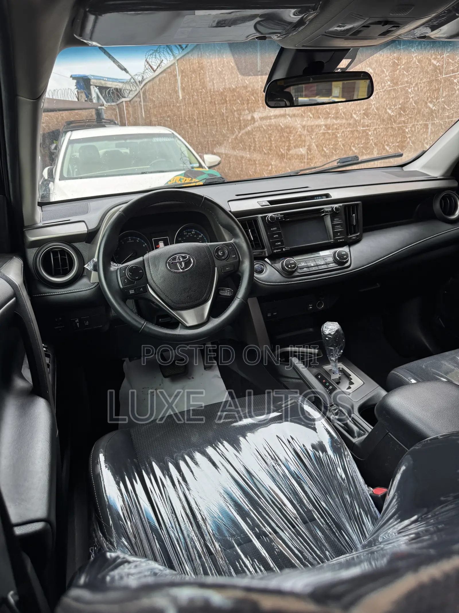 Toyota RAV4 XLE AWD (2.5L 4cyl 6A) 2017