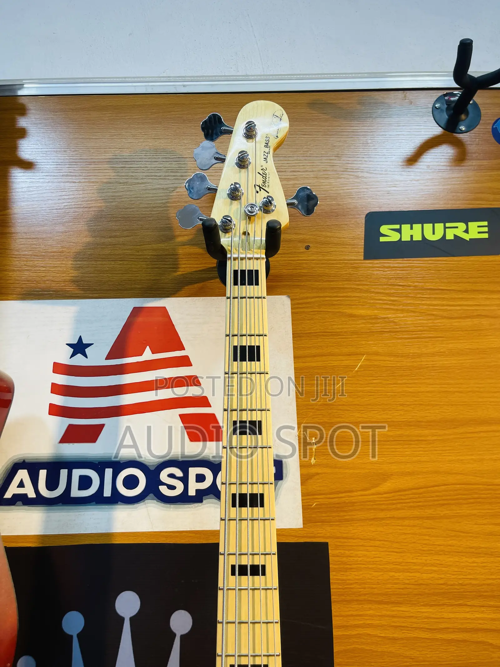 FENDER JAZZ BASS v - 5 Strings - Vintage Natural Blonde - RARE EDITION
