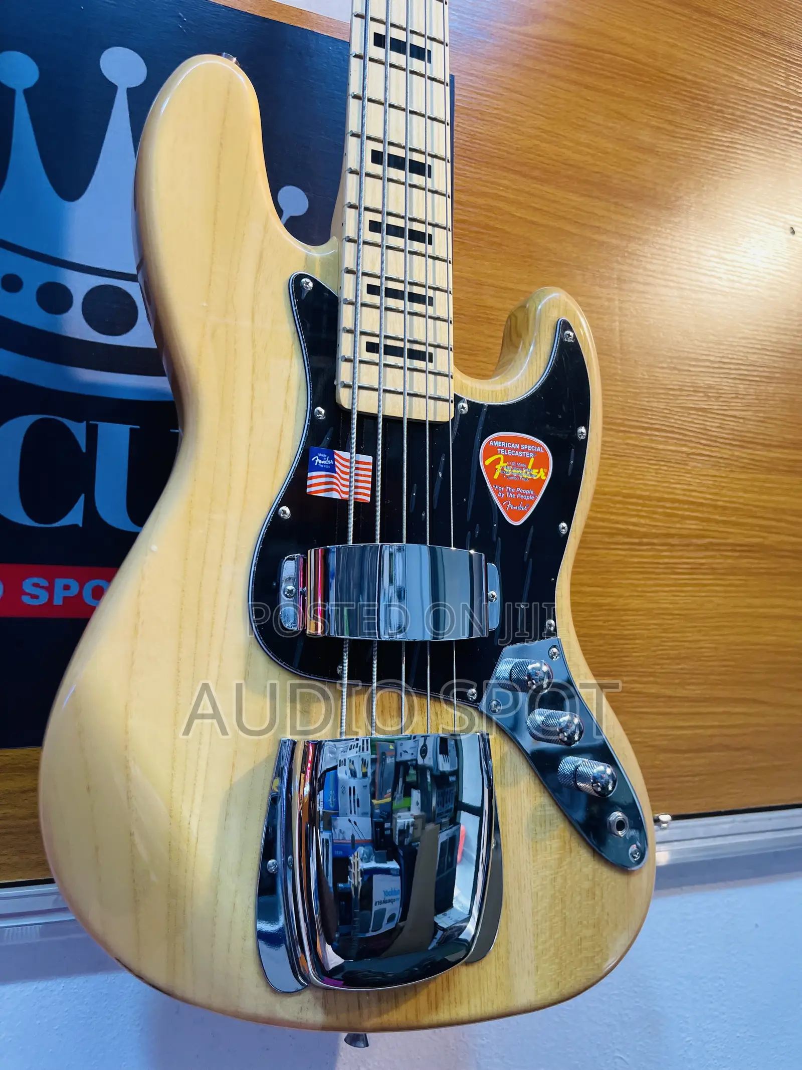 FENDER JAZZ BASS v - 5 Strings - Vintage Natural Blonde - RARE EDITION