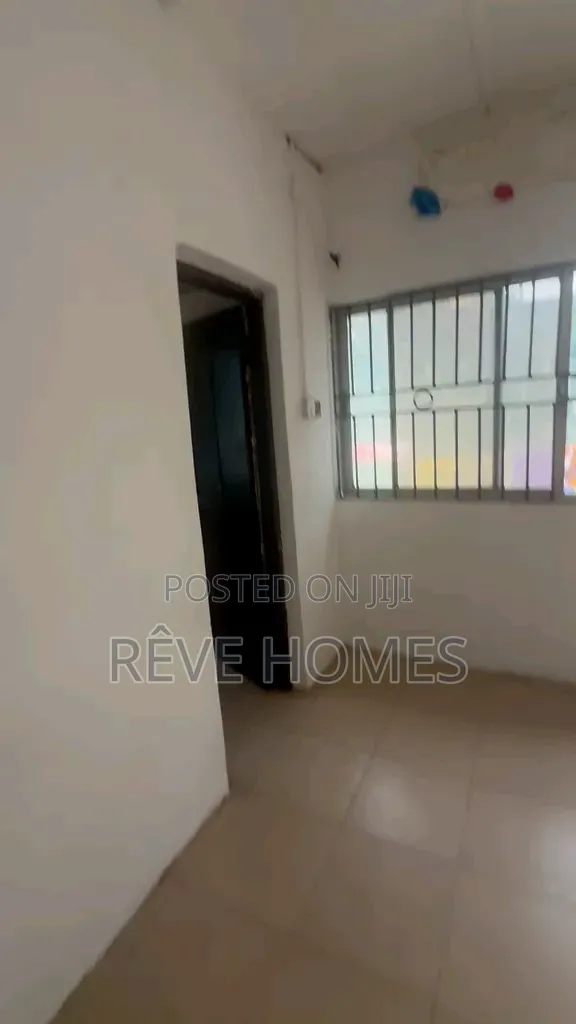 Mini Flat in Soluyi for rent