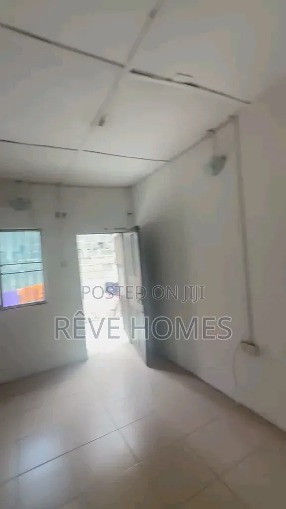 Mini Flat in Soluyi for rent