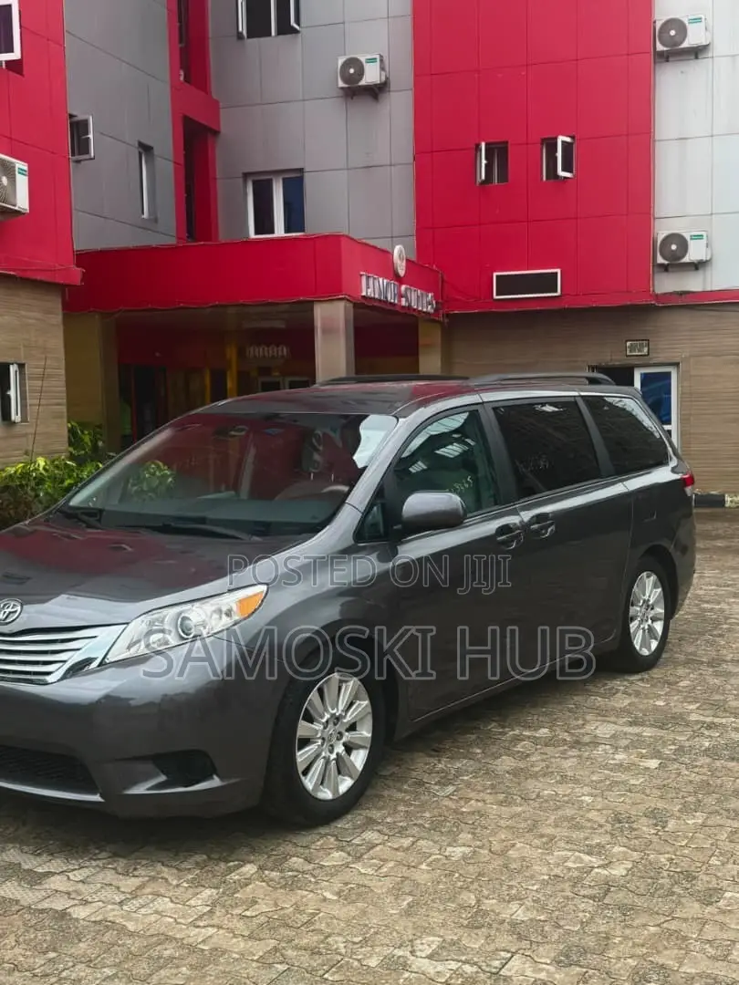 Toyota Sienna 2010 Gray