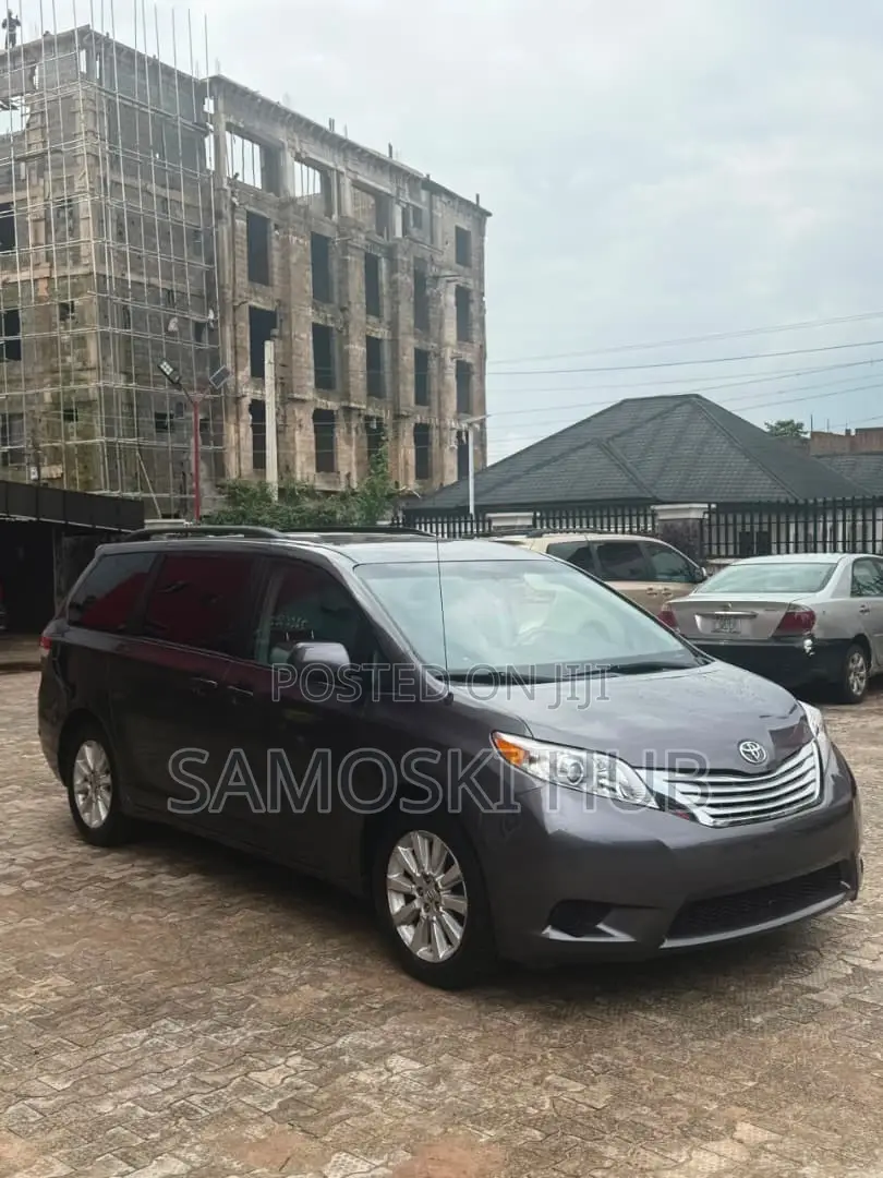Toyota Sienna 2010 Gray