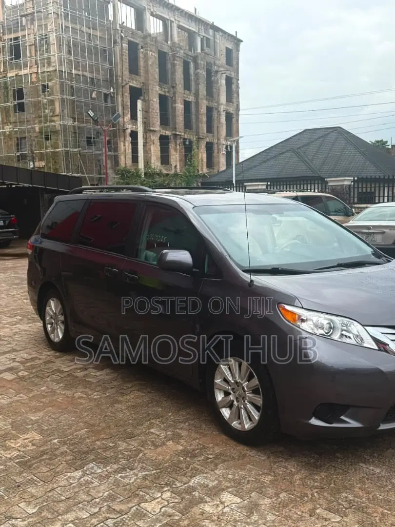 Toyota Sienna 2010 Gray