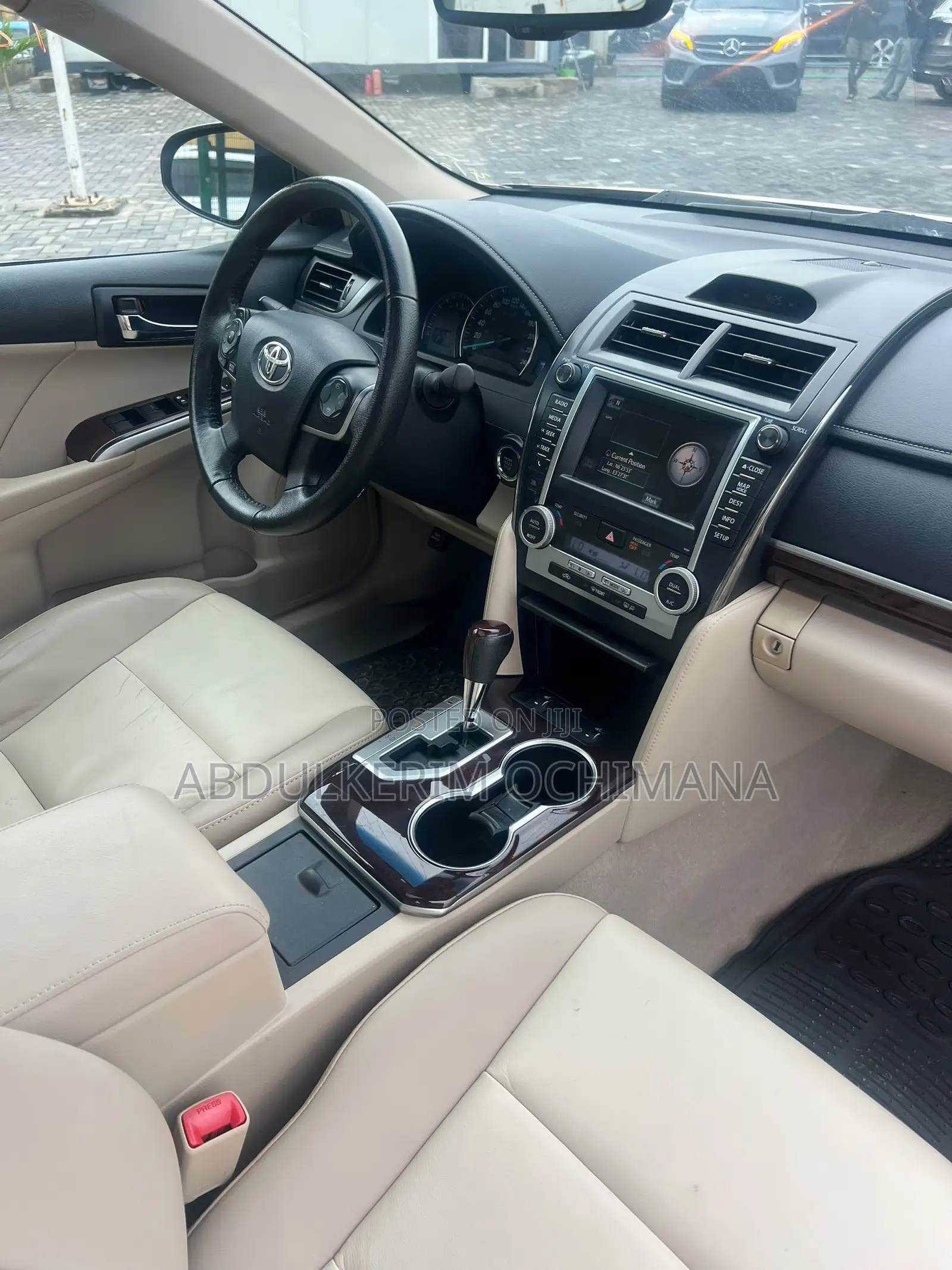 Toyota Camry XLE 4dr Sedan (2.5L 4cyl 6A) 2012 Gold