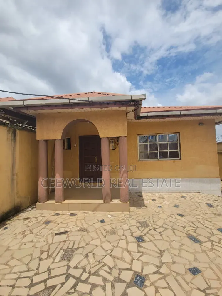 4bdrm Bungalow in Engr Adeleke Akala, Akobo for rent