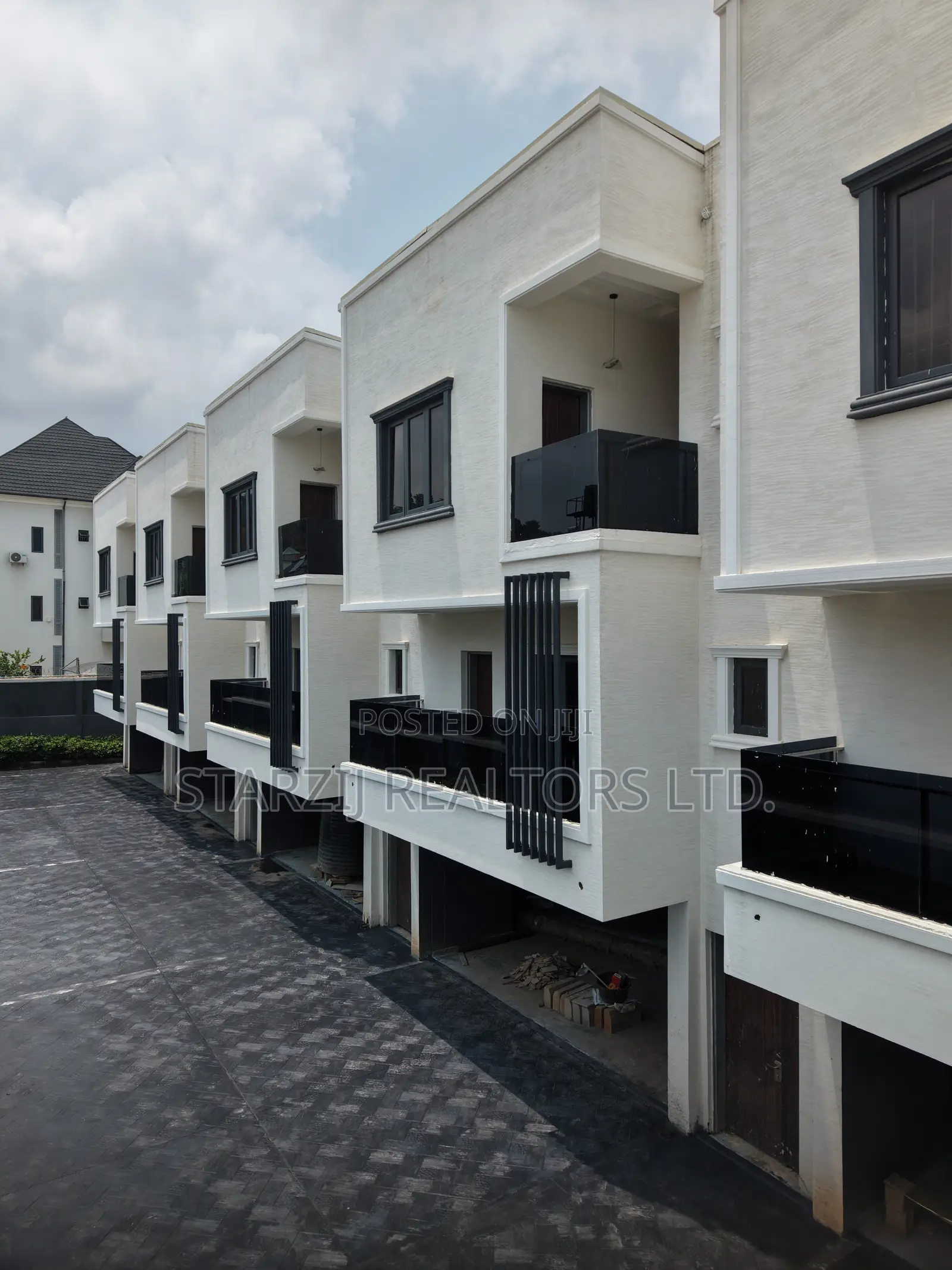4bdrm Duplex in Guzape District for sale