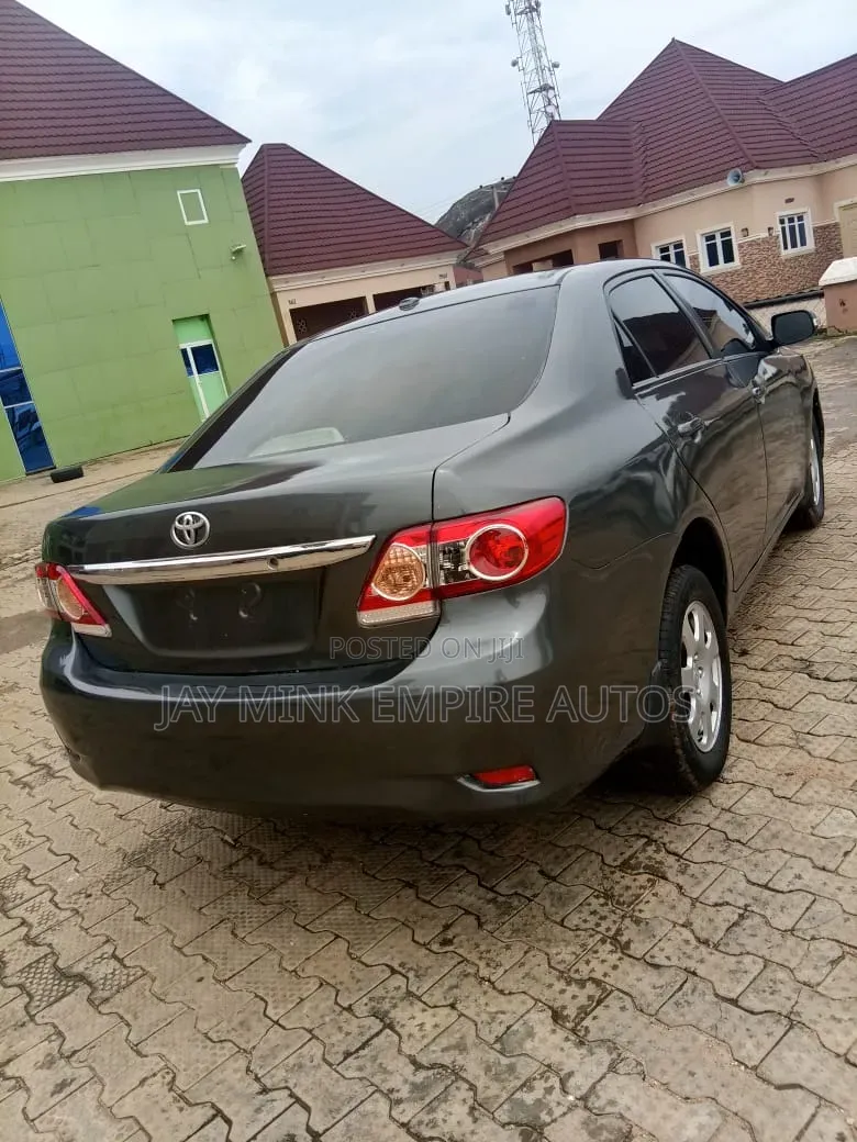 Toyota Corolla 2010 Gray
