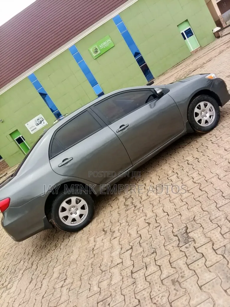 Toyota Corolla 2010 Gray