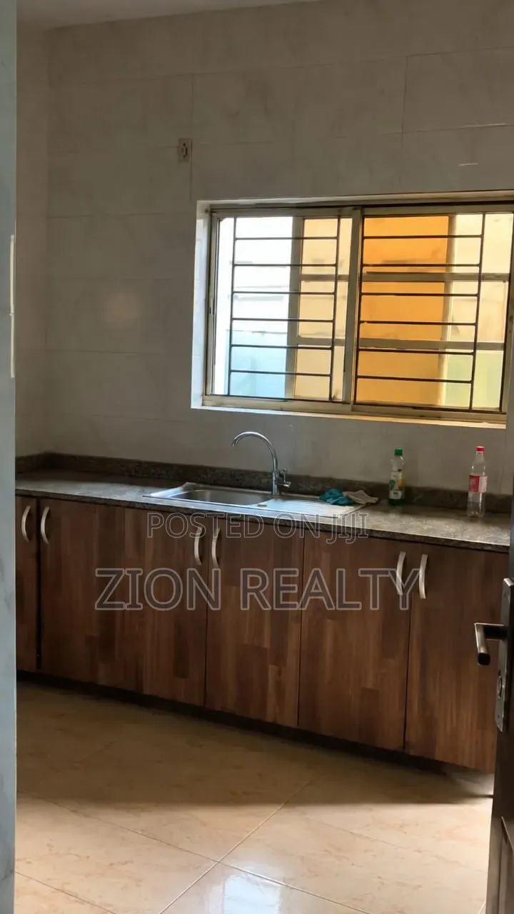 2bdrm Apartment in New Road, Awoyaya for rent