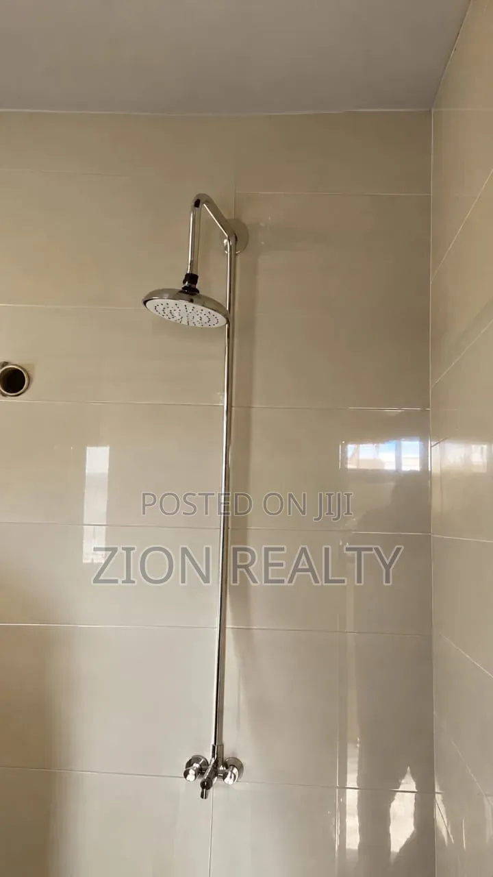 2bdrm Apartment in New Road, Awoyaya for rent