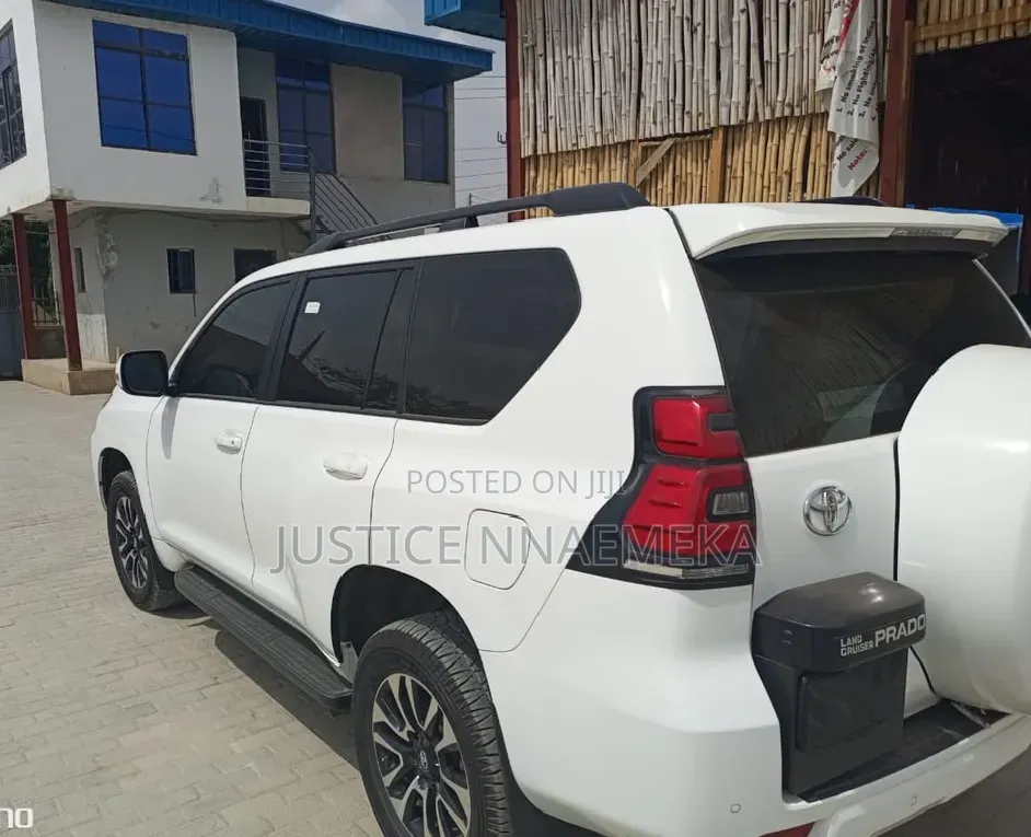 Toyota Land Cruiser Prado 2023 White