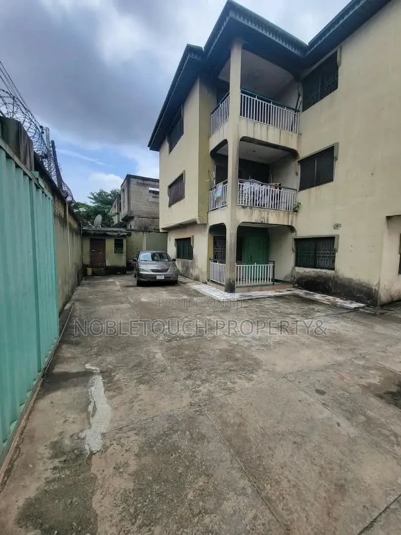 3bdrm Block of Flats in Ajao Estate Lagos for sale
