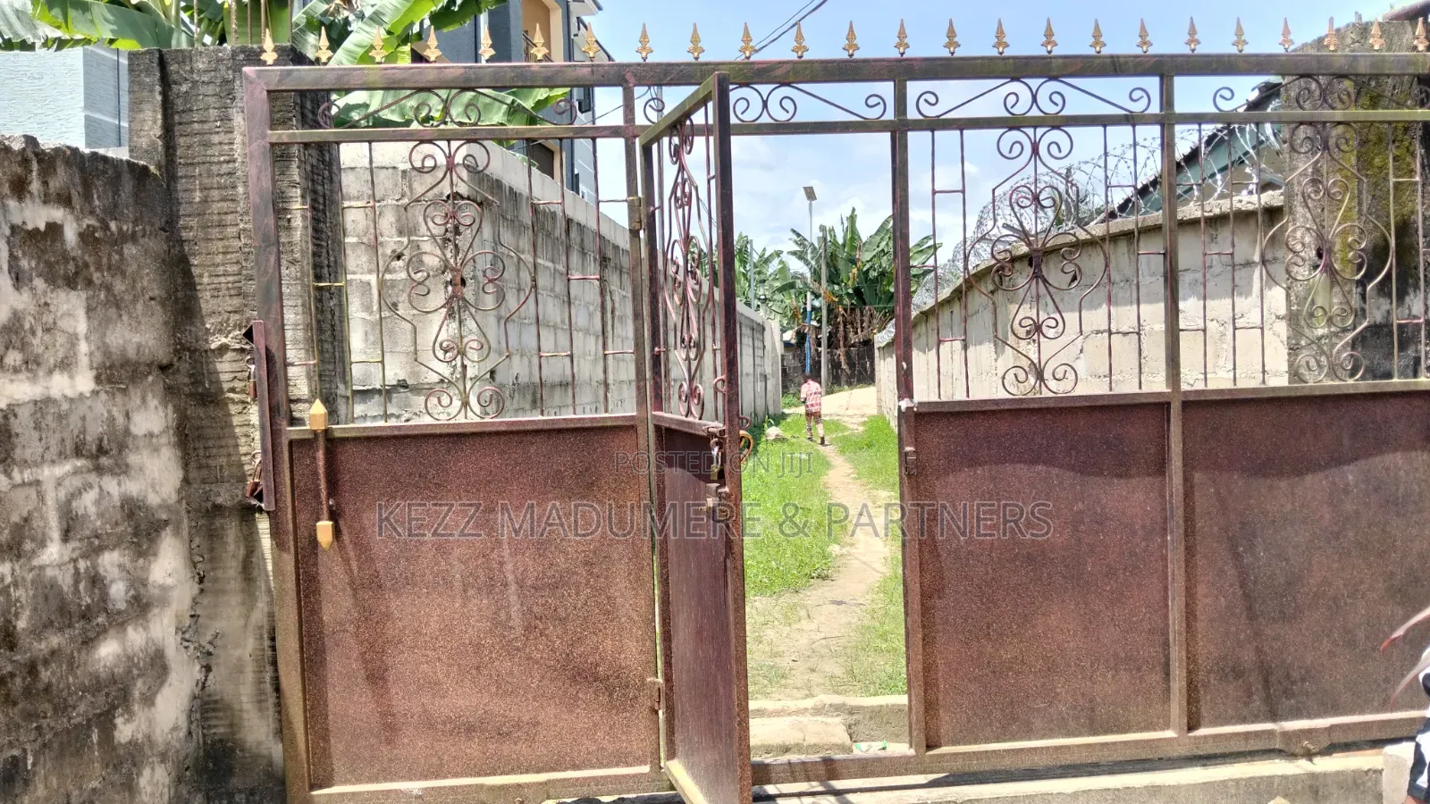 For Sale : A Hall & a Flat at Eliparanwo, Ph